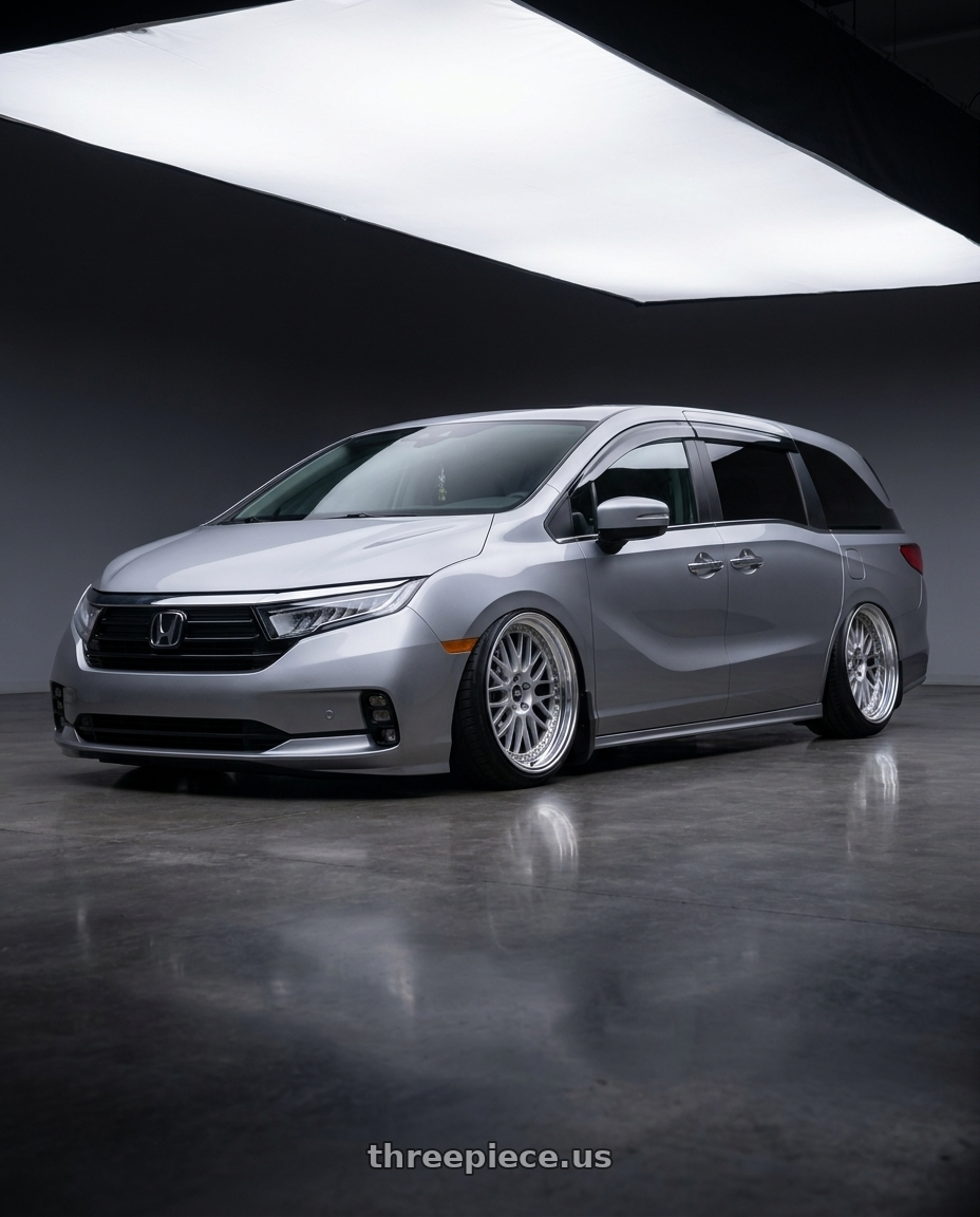 2024 Honda Odyssey with Work Zistance W10m 5x114.3 20x11+-7 R Disk Cool Light Silver wheels