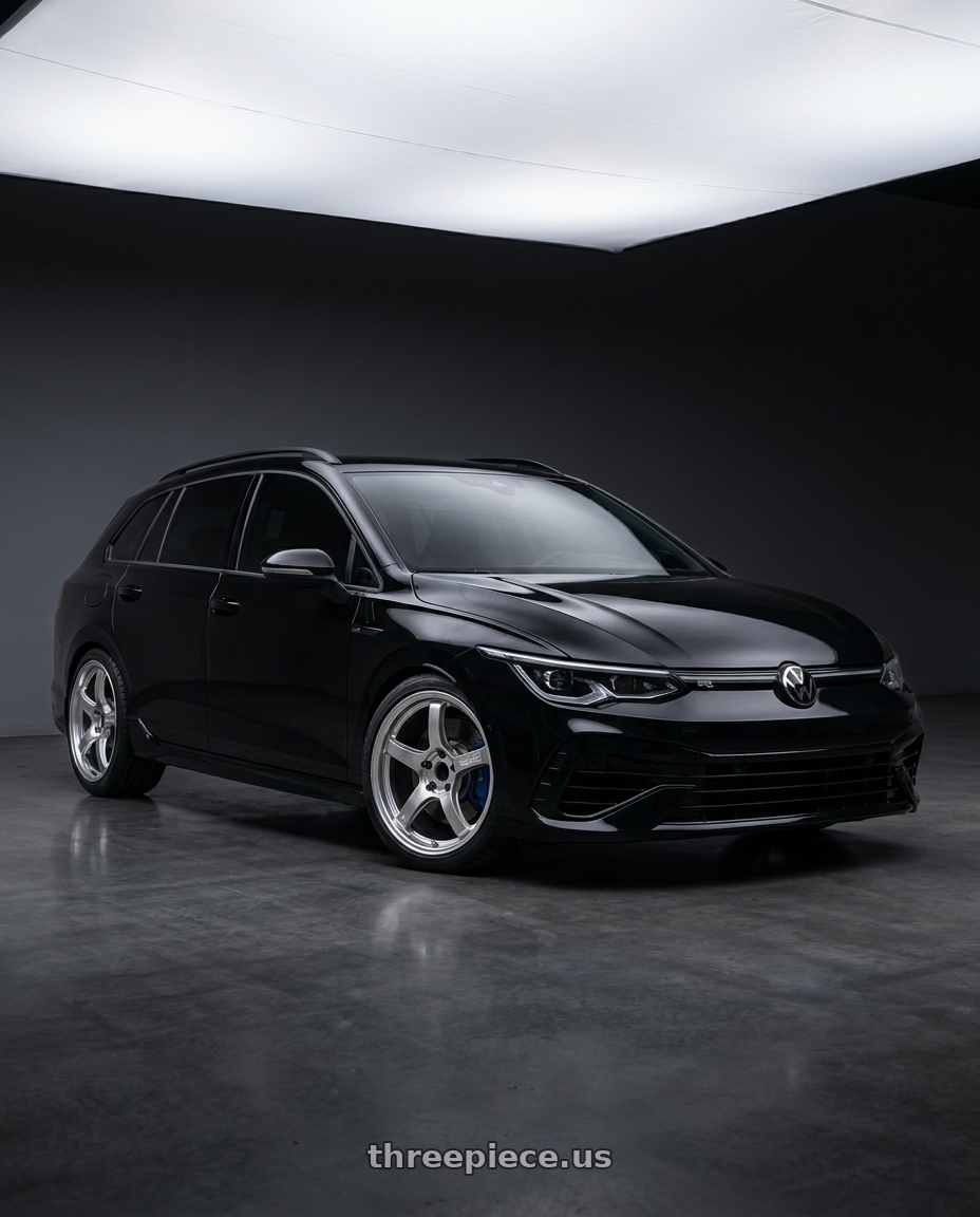 2023 年款、Volkswagen、GOLF8R VARIANT、BLACK with Gram Lights 57CR 5x114.3 18x9.5+38 Grace Silver wheels
