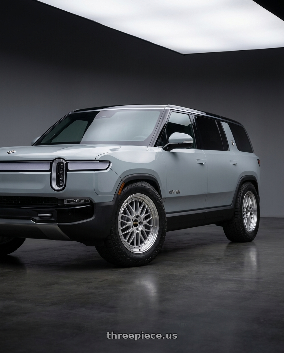 2025 Rivian R1S with BBS LM 5x120 21x9.0+32 Diamond Silver wheels