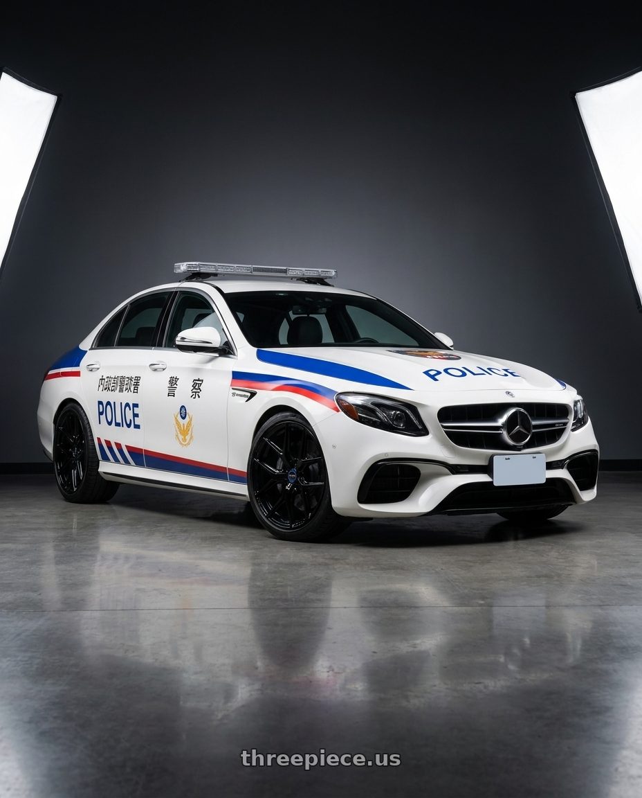 2019 Mercedes Amg E63Taiwanese Police Car with VOSSEN HF6-4 6X139.7 18x9 +0 GLOSS BLACK wheels
