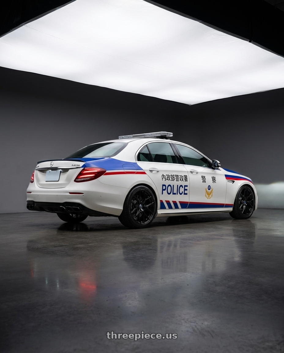 2019 Mercedes Amg E63Taiwanese Police Car with VOSSEN HF6-4 6X139.7 18x9 +0 GLOSS BLACK wheels rear three quarter view square tires