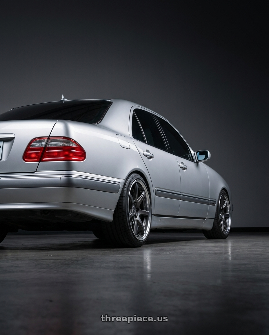 2000 W211 賓士 with Work Emotion T7R 2P wheels rear three quarter view square tires