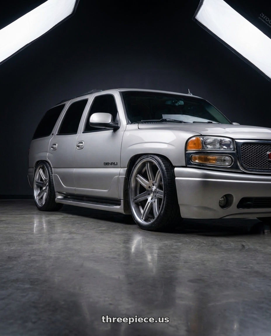 2005 GMC Yukon with Status ST005 MATRIX 6X135/6X139.7 24X10 +30 ANTH-MIR wheels