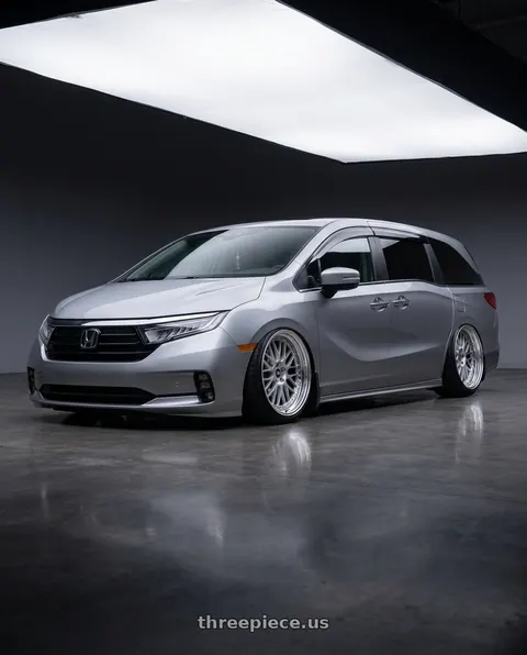 2024 Honda Odyssey with Work Zistance W10m 5x114.3 20x11+-7 R Disk Cool Light Silver wheels