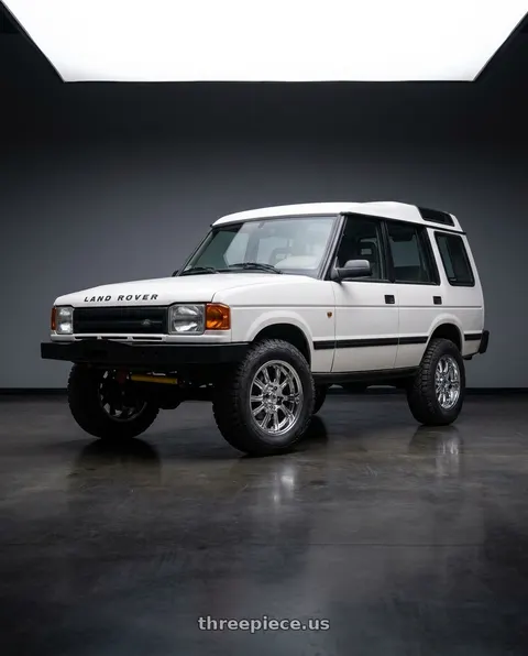 1996 Land Rover Discovery with Nomad Cap   94W - CAP-544B-85-TIS wheels