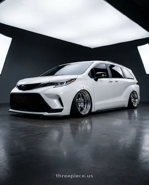 2025 Toyota Sienna XSE with Work Meister S1 3P wheels