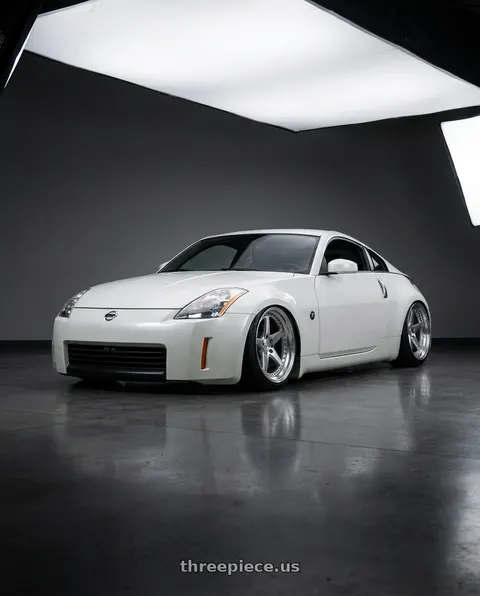 2005 Nissan 350Z with Aodhan DS05 5x114.3 18x9.5+30 Silver w/Machined Face wheels