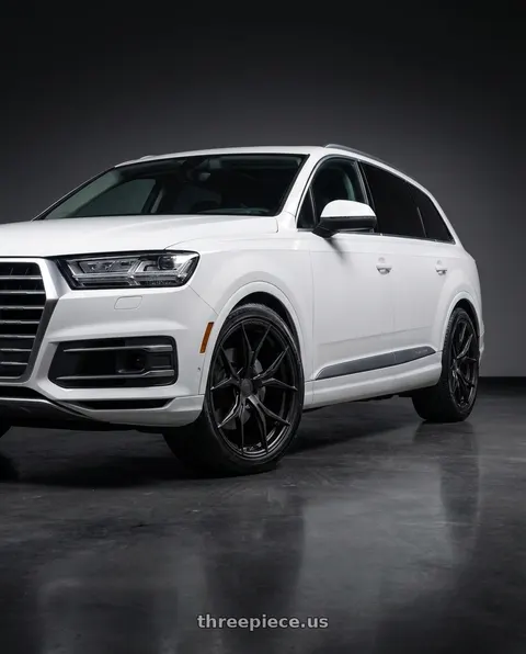2019 Audi Q7 with Rohana RFX5 5x114.3 22x10.5+40 Matte Black wheels