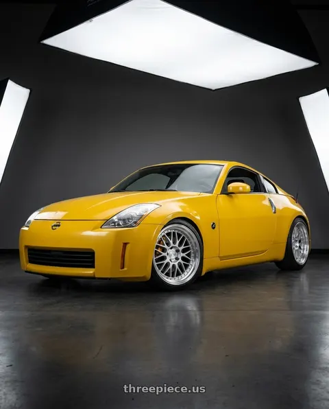 2005 Nissan 350Z with Aodhan AH02 5x114.3 19x11+22 Silver w/ Machined Lip wheels