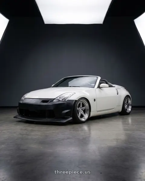 2004 Nissan 350Z with Aodhan DS05 5x114.3 18x9.5+30 Silver w/Machined Face wheels