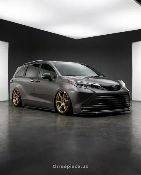 2022 Toyota Sienna XSE with Advan RGIII 5x114.3 19x10.5+25 Gold wheels