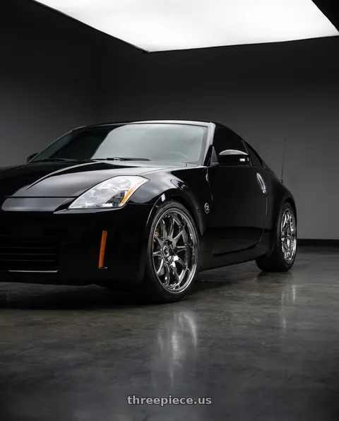 2005 Nissan 350Z with Aodhan DS02 5x114.3 19x9.5+22 Vacuum Chrome wheels