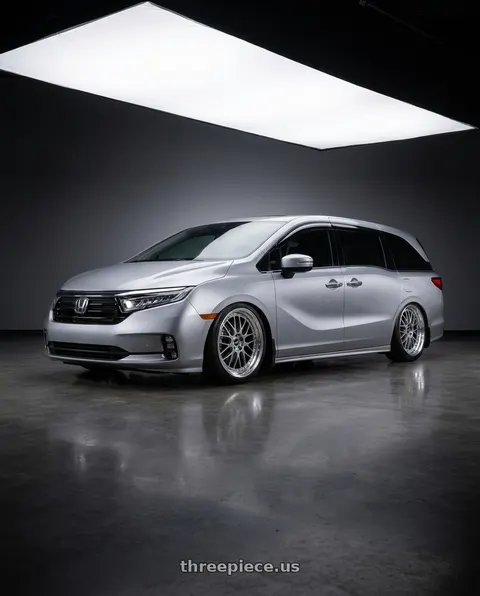 2024 Honda Odyssey with Work Zistance W10m 5x120 20x8+36 W Disk Crystal Silver wheels