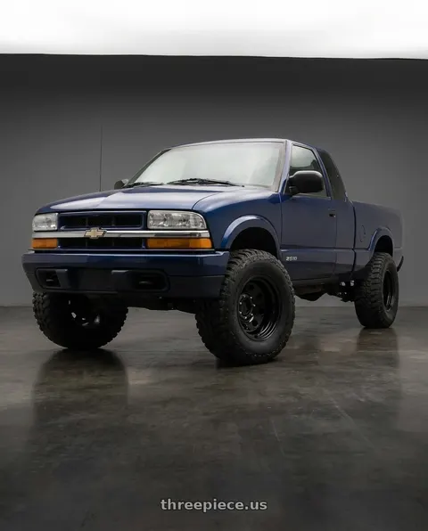 2001 Chevrolet S10 with Vision HD 85H 5x120.65 15x10-39 Gloss Black wheels