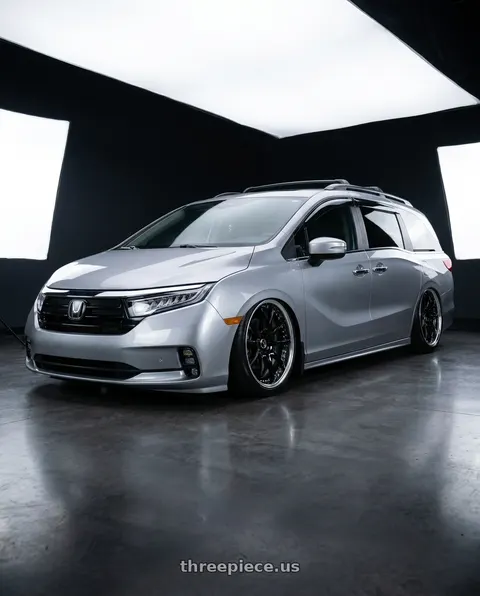 2024 Honda Odyssey with Work Emotion Cr 3P 5x120 19x7.5+36 L Disk Gloss Black wheels