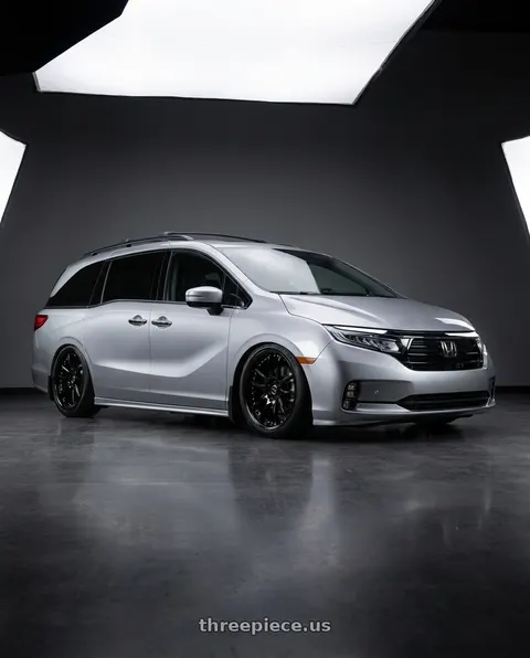 2024 Honda Odyssey with Work Emotion Cr 3P 5x120 20x8.5+44 L Disk Gloss Black wheels