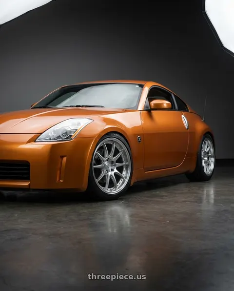 2004 Nissan 350Z with Aodhan DS07 5x114.3 18x9.5+22 Silver w/Machined Face wheels