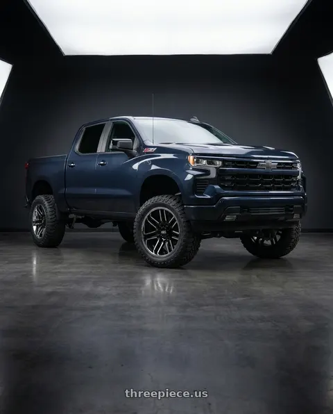 2023 Chevrolet Silverado 1500 with Moto Metal MO202 6X139.7 22X10 -18 GLOSS BLACK MACHINED CENTER CHROME LIP wheels