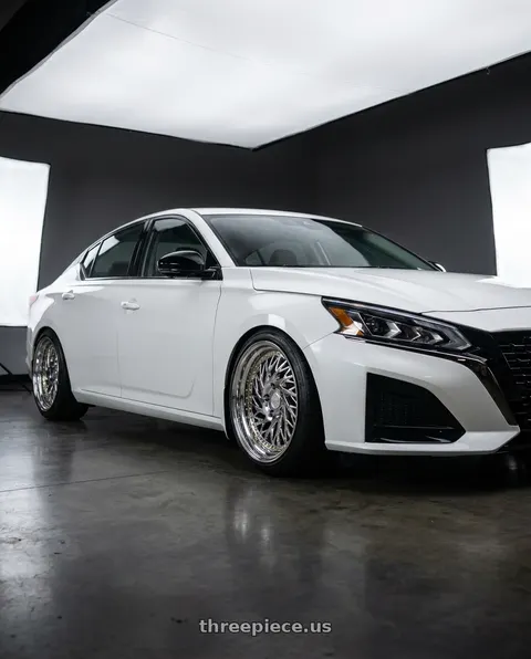 2025 Nissan Altima SR with Aodhan DS03 5x114.3 18x9.5 +30 Vacuum Chrome w/Gold Rivets wheels