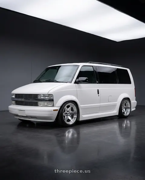 1998 Chevrolet Astro with US Mag 1PC UC144 OBS 5X127 22x9 +1 FULLY POLISHED wheels