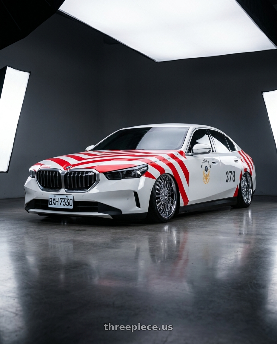 2021 bmw 5-series sedan 520i m sport (台灣國道紅斑馬) with Strada Spina 5x115/5x120 22x8.5 +15 Chrome wheels