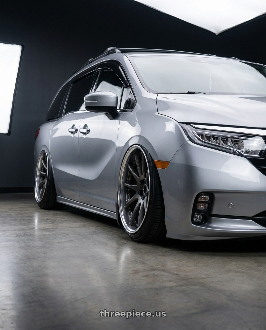 2024 Honda Odyssey  with Work Emotion Cr 3P 5x120 18x8+41 L Disk Matte Gunmetal wheels